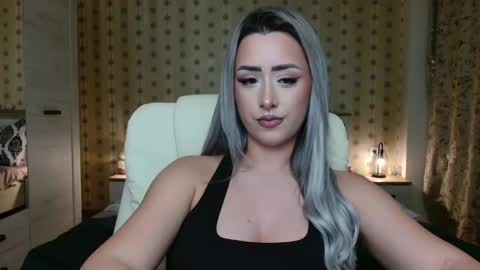 Snapshot of leslie_secret chatting on December 9, 12:56 am leslie_secret online show from December 9, 12:56 am