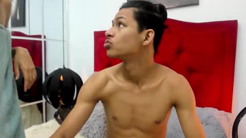 L E S L E Y  AND  D R A K O online show from February 20, 11:40 pm