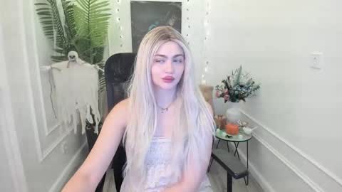 lesliemineg online show from October 16, 11:21 am