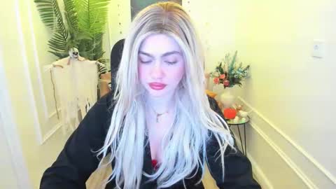 lesliemineg online show from October 22, 11:56 am