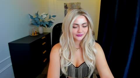 Snapshot of lesliemineg chatting on September 11, 8:21 pm lesliemineg online show from September 11, 8:21 pm