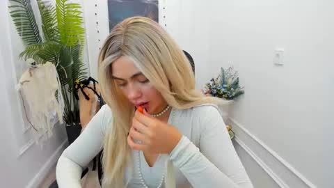 lesliemineg online show from October 30, 7:58 pm