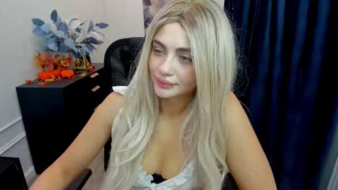 lesliemineg online show from November 4, 12:50 pm