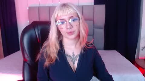 Snapshot of lessboobs_gh chatting on February 6, 11:53 am Less online show from February 6, 11:53 am