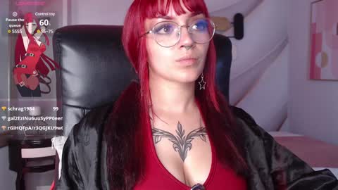 Snapshot of lessboobs_gh chatting on January 4, 5:58 pm Less online show from January 4, 5:58 pm