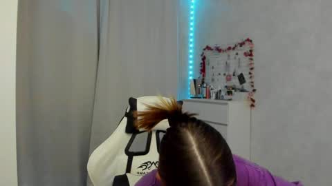 Fiona online show from December 5, 1:31 am