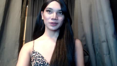 GIRL NEXTDOOR online show from November 9, 7:45 am