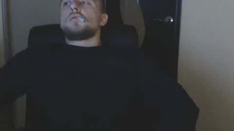 Snapshot of lev1ngston chatting on December 2, 6:02 am lev1ngston online show from December 2, 6:02 am
