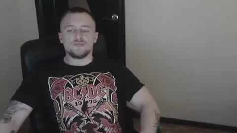 Snapshot of lev1ngston chatting on January 8, 2:03 am lev1ngston online show from January 8, 2:03 am