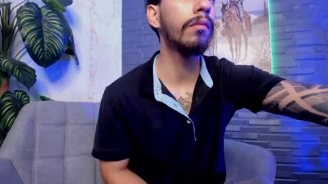 levi_wolf online show from June 4, 11:38 am
