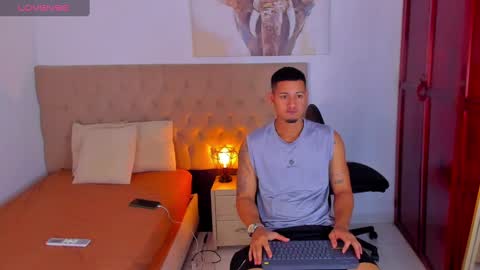 Snapshot of lewishamiltom chatting on February 19, 6:43 pm lewis online show from February 19, 6:43 pm