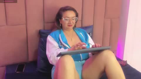 Snapshot of leyla_smithh chatting on September 18, 12:31 pm Leyla smithh online show from September 18, 12:31 pm