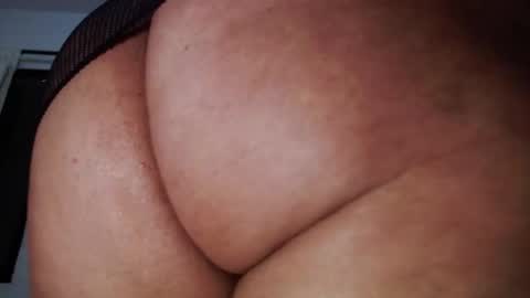 Snapshot of leyli_ass chatting on October 12, 1:53 am leyli_ass online show from October 12, 1:53 am
