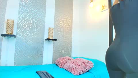 Snapshot of leyli_ass chatting on March 1, 11:58 pm leyli_ass online show from March 1, 11:58 pm