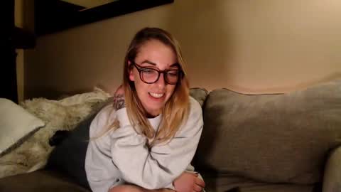 Hornystonerchick online show from December 4, 5:32 am