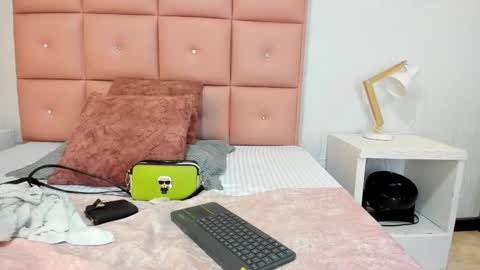 lhiamfitt online show from November 14, 5:53 am