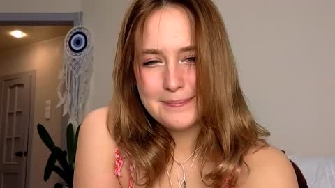 Snapshot of li_ni_ chatting on February 3, 7:40 am li_ni_ online show from February 3, 7:40 am