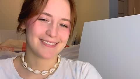 Snapshot of li_ni_ chatting on February 4, 7:51 am li_ni_ online show from February 4, 7:51 am