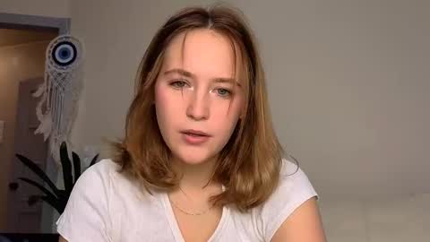 Snapshot of li_ni_ chatting on February 11, 7:02 am li_ni_ online show from February 11, 7:02 am