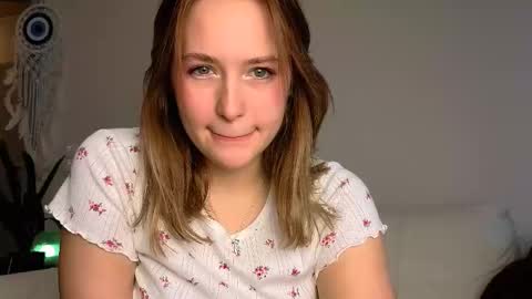 Snapshot of li_ni_ chatting on February 23, 7:22 am li_ni_ online show from February 23, 7:22 am