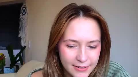 Snapshot of li_ni_ chatting on March 11, 9:02 am li_ni_ online show from March 11, 9:02 am