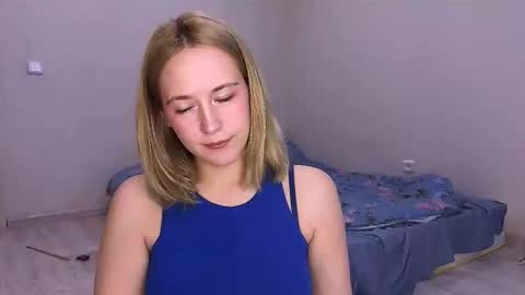 Snapshot of li_ni_ chatting on September 16, 10:28 am li_ni_ online show from September 16, 10:28 am