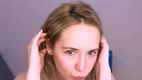 Snapshot of li_ni_ chatting on September 21, 3:27 pm li_ni_ online show from September 21, 3:27 pm