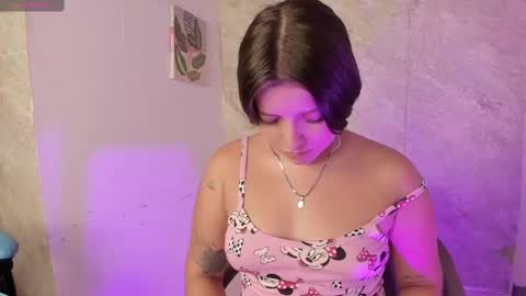 Snapshot of lia_little18 chatting on February 22, 8:29 am lia_little18 online show from February 22, 8:29 am