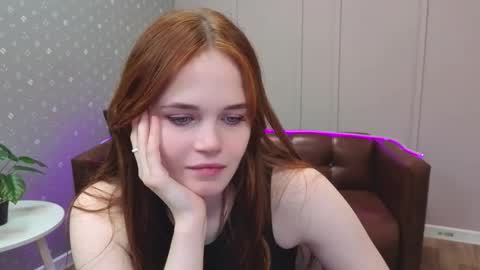 Lia online show from December 17, 9:16 am