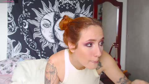 Lia Monroe online show from December 17, 4:00 pm