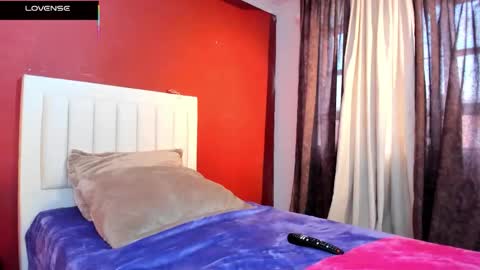 lia_morett online show from October 21, 2:32 pm