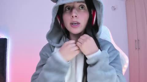 Little Queen Lia  online show from January 18, 12:35 am