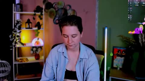 Snapshot of lia_sunset chatting on September 13, 9:23 am Lia online show from September 13, 9:23 am