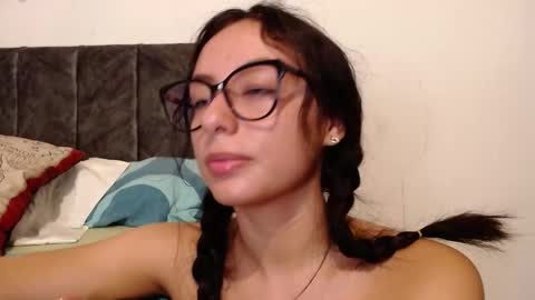   lia  online show from December 11, 1:05 am