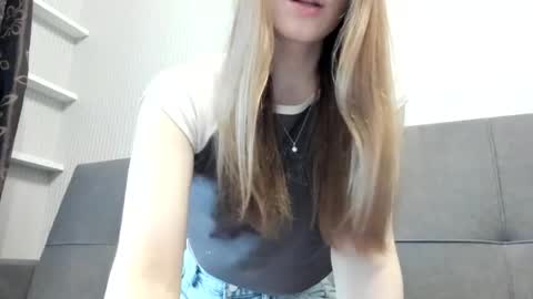 Julia  online show from July 3, 4:23 pm