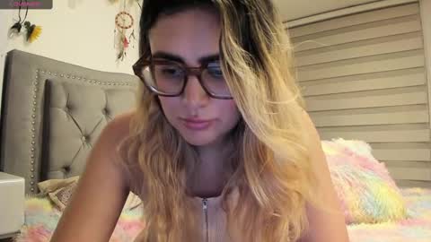 Snapshot of liahkimi chatting on February 25, 4:57 am Lia online show from February 25, 4:57 am