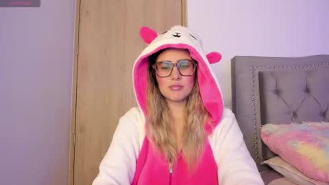 Snapshot of liahkimi chatting on September 9, 2:00 am Lia online show from September 9, 2:00 am
