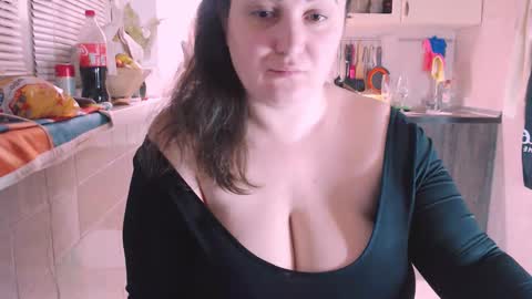 Snapshot of liahsofty chatting on January 1, 5:44 pm miss Lia colection for travel online show from January 1, 5:44 pm