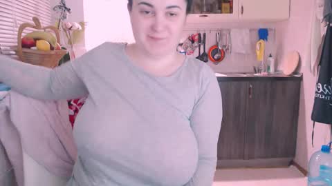 Snapshot of liahsofty chatting on February 5, 4:47 pm miss Lia colection for travel online show from February 5, 4:47 pm