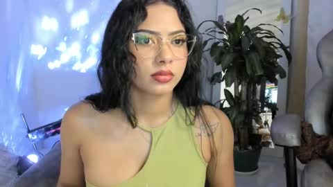 Snapshot of liak_bratz33 chatting on February 23, 6:17 am Liak online show from February 23, 6:17 am