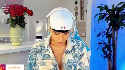 Liam online show from November 5, 12:23 am