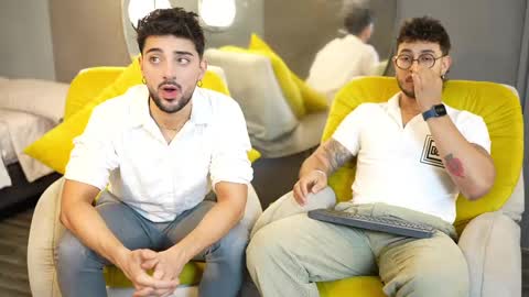 Snapshot of liam_and_luca chatting on February 17, 6:39 pm Liam Luca online show from February 17, 6:39 pm