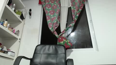 Snapshot of liam_borges chatting on March 9, 12:00 am liam_borges online show from March 9, 12:00 am