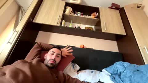Snapshot of liam_daniel chatting on February 21, 9:34 am Liam online show from February 21, 9:34 am