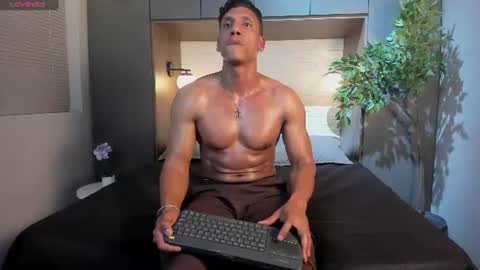 liam_foster_ online show from July 4, 8:34 pm