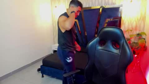 LIAM KLEIN online show from December 19, 11:27 am