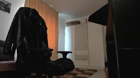 Liam online show from April 4, 7:59 am