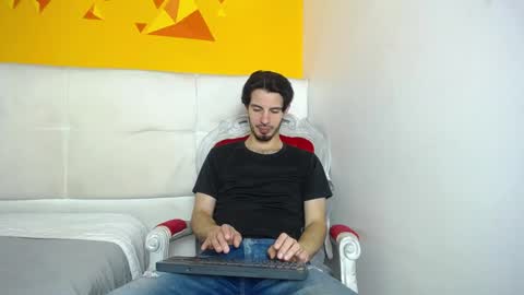 LiamLuxe online show from February 7, 12:50 pm