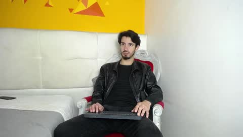 LiamLuxe online show from January 23, 12:30 pm