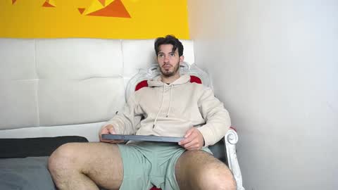 LiamLuxe online show from March 7, 4:11 pm